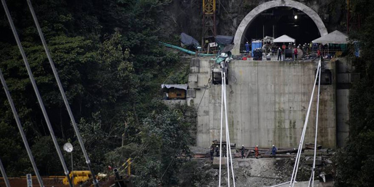 Colapso de puente no puede poner en duda la ingeniería nacional: Gobierno y expertos