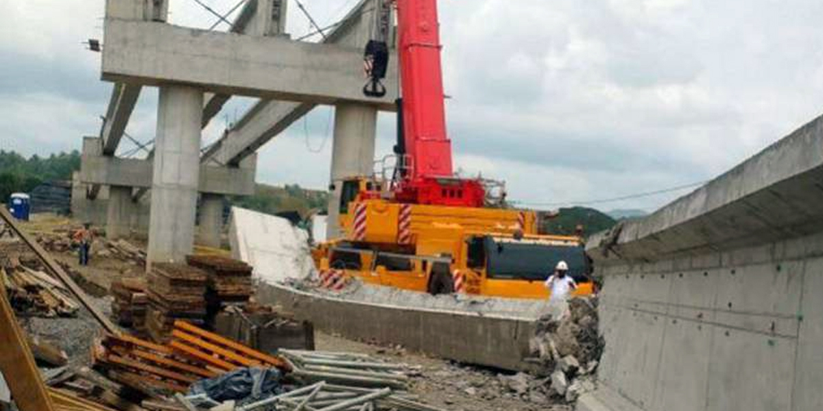Caída de viga no afecta estructura de puente sobre el río Magdalena