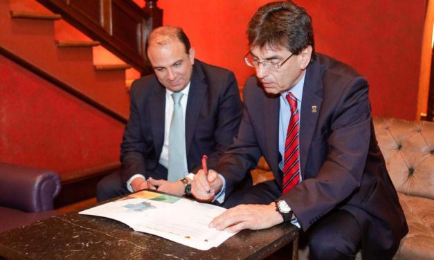 La SCI y la FND firman memorando de entendimiento para brindar asesoría a los gobernadores de los 32 departamentos del país.
