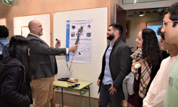Un alumno de Ingeniería Biomédica de la UPCT asocia un cuentapasos con una bomba de insulina